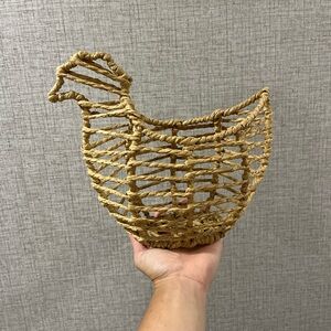 Chicken shaped basket